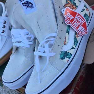 Vans hi top with box